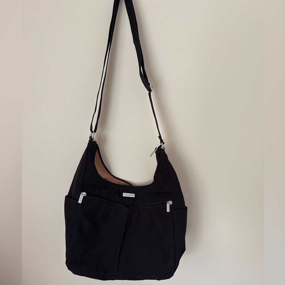 Baggalini black nylon hobo with great interior organization